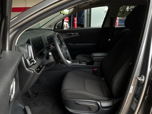 Used 2025 Kia Sportage LX FWD image 10
