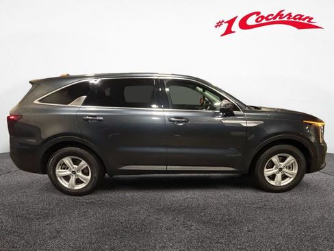 Used 2024 Kia Sorento LX image 7
