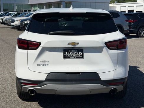 Used 2023 Chevrolet Blazer LT FWD image 3