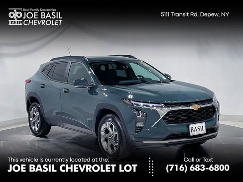 Used 2025 Chevrolet Trax LT w/ Driver Confidence Package FWD image 1