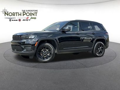 Used 2025 Jeep Grand Cherokee Altitude