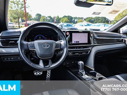 Used 2025 Toyota Camry SE image 28