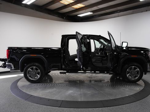 New 2025 GMC Sierra 2500 SLT w/ SLT Premium Package image 10