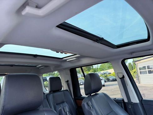 Used 2015 Land Rover LR4 HSE image 29