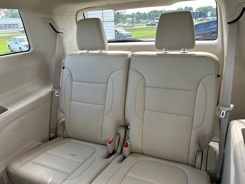 Used 2022 GMC Acadia Denali w/ Denali Ultimate Package FWD image 11