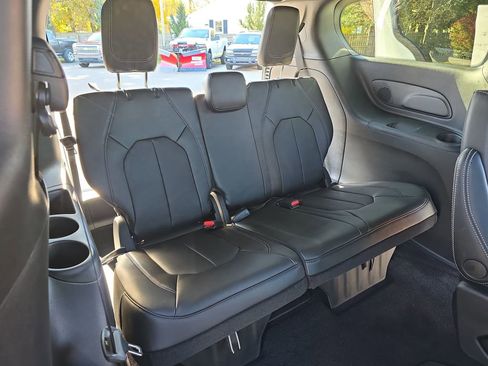 New 2026 Chrysler Pacifica Select image 12