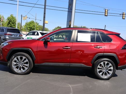 Used 2020 Toyota RAV4 Limited image 2