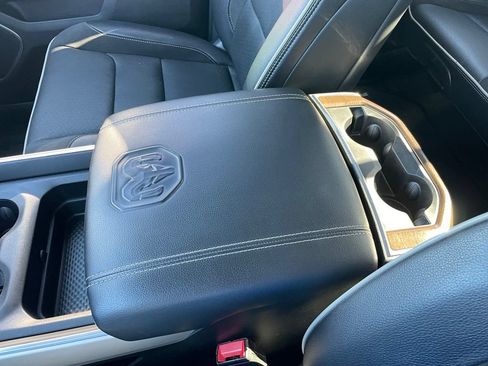 Used 2022 RAM 1500 Laramie AWD/4WD image 40