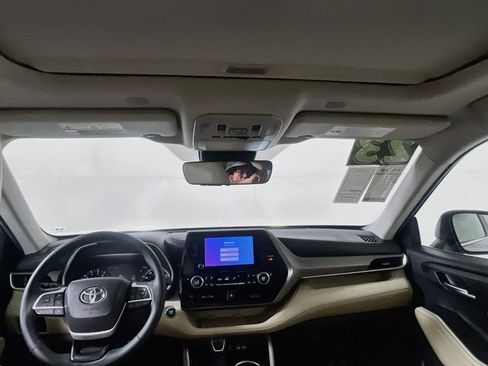 Used 2023 Toyota Highlander XLE AWD/4WD image 30