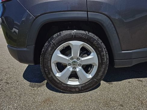 Used 2020 Jeep Compass Latitude w/ Cold Weather Group AWD/4WD image 12