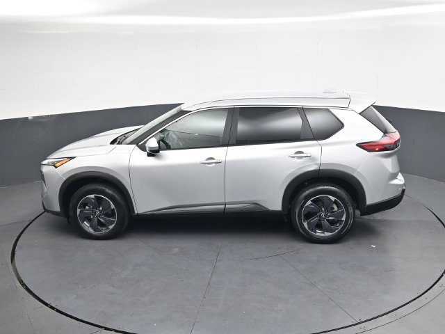 Used 2025 Nissan Rogue SV FWD image 27