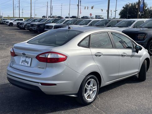 Used 2018 Ford Fiesta SE image 3