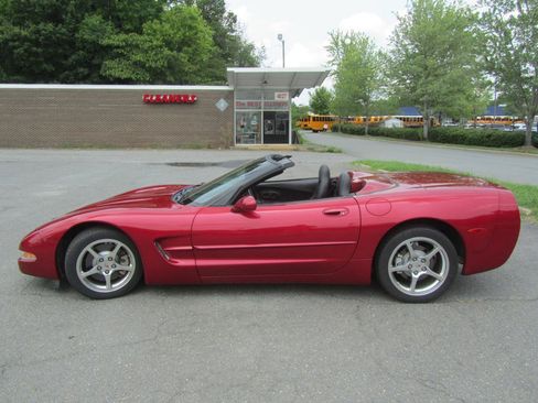 Used 2001 Chevrolet Corvette Convertible w/ Preferred Equipment Group2 RWD image 7