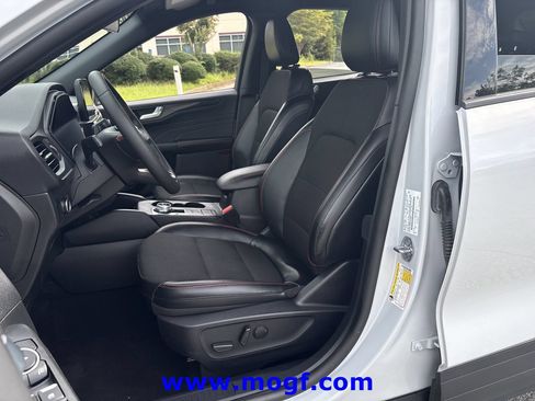 Used 2025 Ford Escape ST-Line FWD image 17