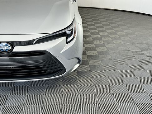 Used 2023 Toyota Corolla LE FWD image 9