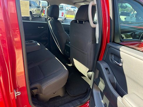 Used 2023 Nissan Frontier SV AWD/4WD image 18