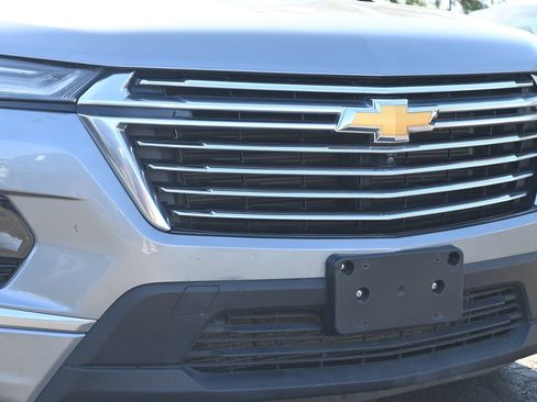 Used 2023 Chevrolet Traverse Premier FWD image 28