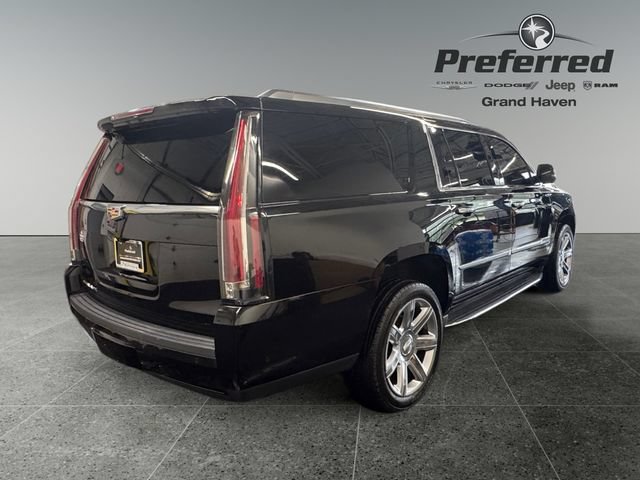 Used 2018 Cadillac Escalade ESV Luxury AWD/4WD image 19