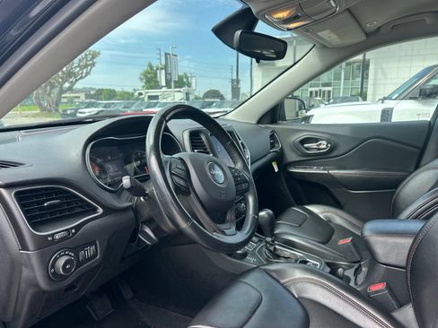 Used 2019 Jeep Cherokee Trailhawk w/ Cold Weather Group AWD/4WD image 23