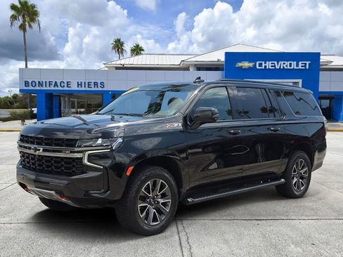Used 2022 Chevrolet Suburban Z71 w/ Luxury Package AWD/4WD image 2