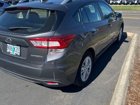 Used 2018 Subaru Impreza 2.0i Premium w/ Popular Package #2 AWD/4WD image 4