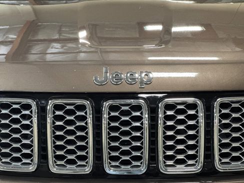 Used 2018 Jeep Grand Cherokee Overland AWD/4WD image 48
