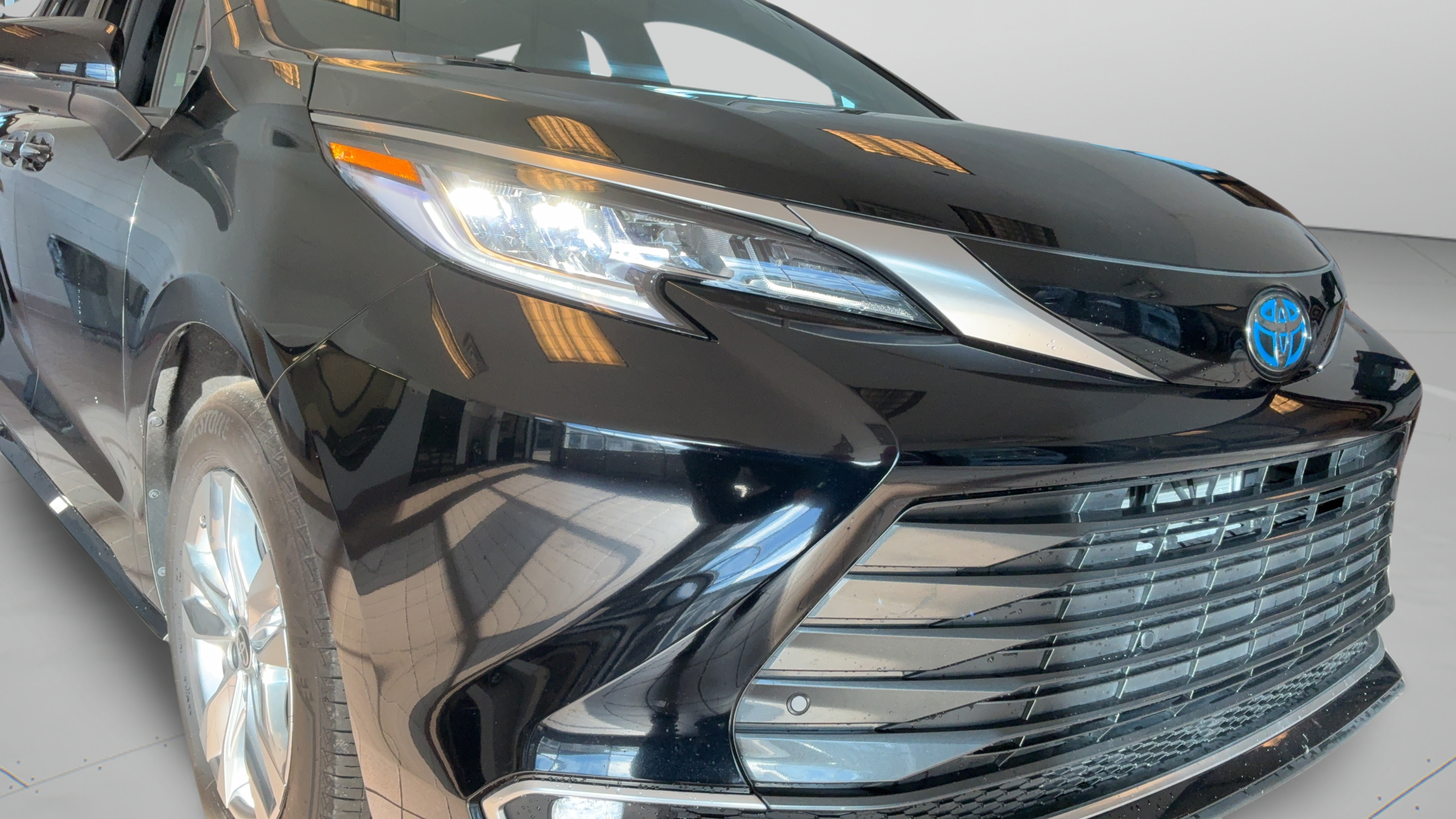 Certified 2025 Toyota Sienna Limited AWD/4WD image 52