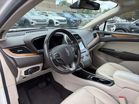 Used 2019 Lincoln MKC Select w/ Select Plus Package AWD/4WD image 6