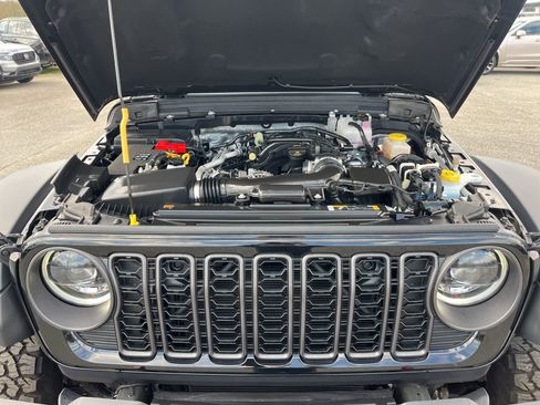 Used 2024 Jeep Wrangler Rubicon image 25