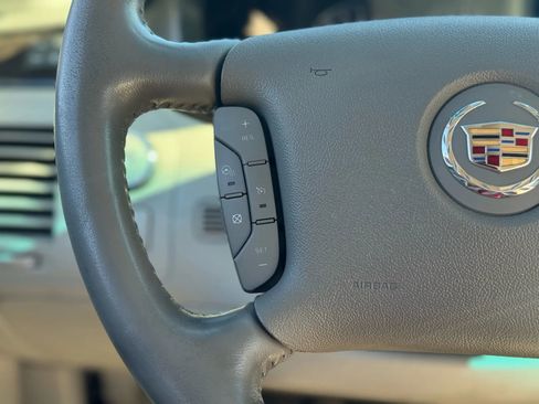 Used 2011 Cadillac DTS Luxury image 23