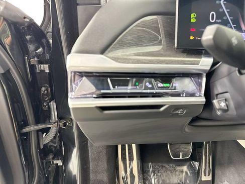 Used 2024 BMW 760i xDrive w/ Premium Package AWD/4WD image 14