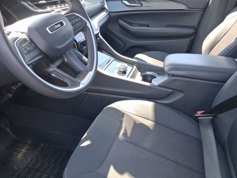 Certified 2023 Jeep Grand Cherokee Laredo X AWD/4WD image 21