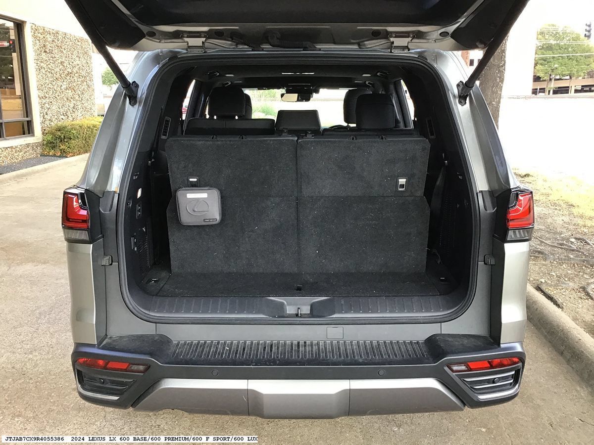 Used 2024 Lexus LX 600 4WD w/ Interior Upgrade Package image 11
