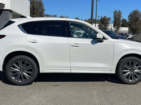 New 2025 MAZDA CX-5 Signature image 6