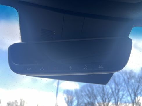 Used 2022 Genesis G70 2.0T image 21