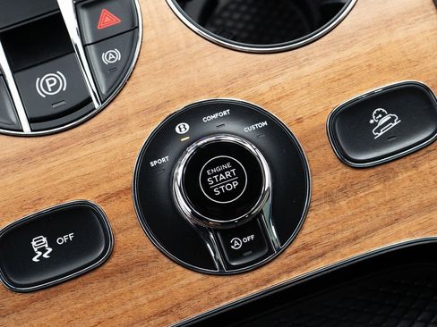 Certified 2025 Bentley Bentayga image 36