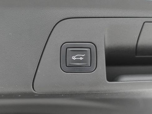 Used 2022 Buick Envision Essence w/ Sport Touring Package FWD image 35