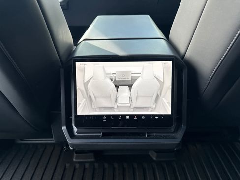 Used 2024 Tesla Cybertruck AWD Crew Cab image 26