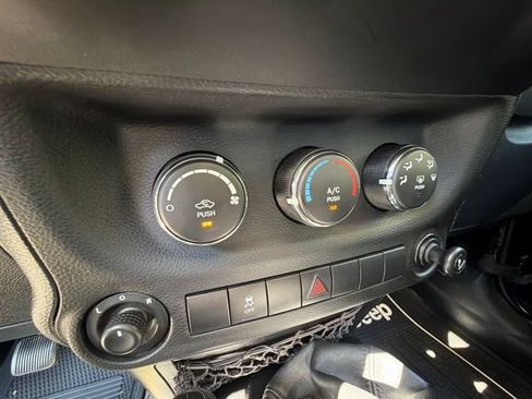 Used 2012 Jeep Wrangler Sport AWD/4WD image 42