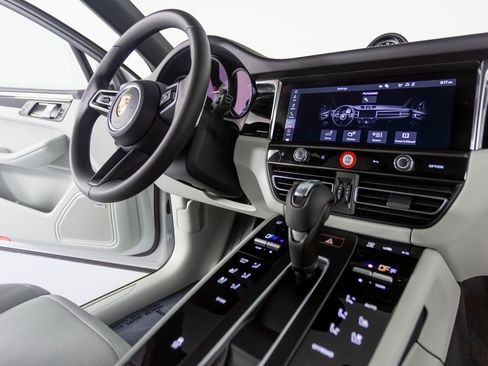 New 2026 Porsche Macan image 26