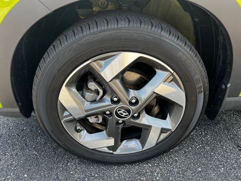 Certified 2024 Hyundai Venue SEL FWD image 16