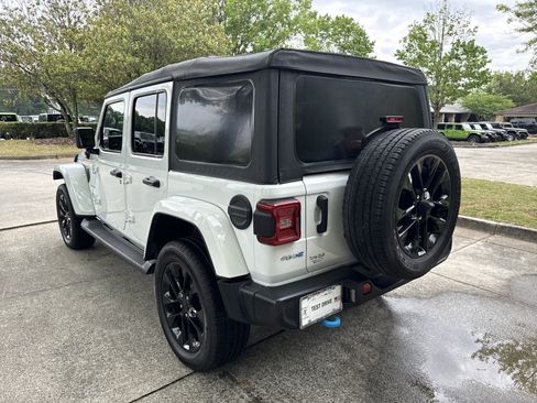 Used 2022 Jeep Wrangler Unlimited Sahara w/ Cold Weather Group AWD/4WD image 5