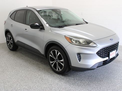 Used 2021 Ford Escape SE w/ SE Sport Appearance Package FWD image 4