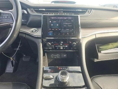 Used 2022 Jeep Grand Cherokee Limited image 1