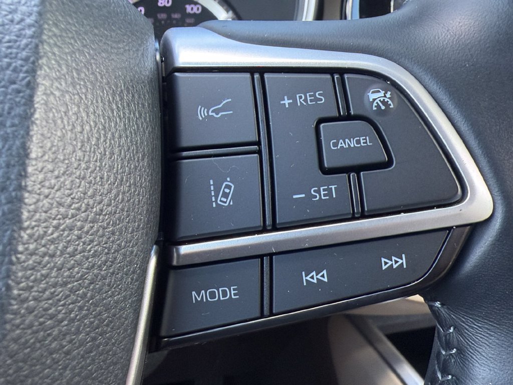 Used 2022 Toyota Highlander XLE FWD image 19
