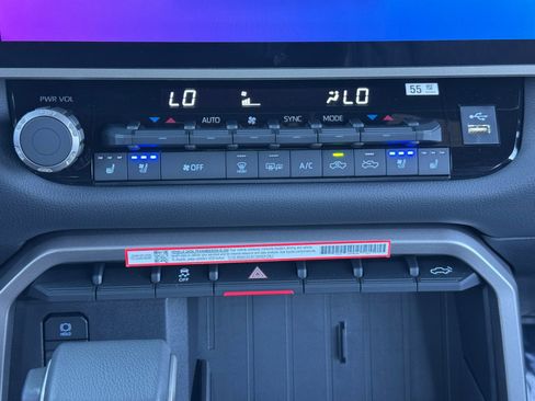 Used 2025 Toyota Tundra Limited image 29