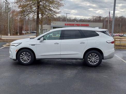 Used 2023 Buick Enclave Essence image 10