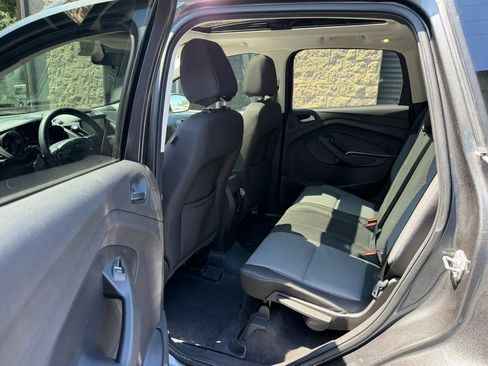 Used 2017 Ford Escape SE w/ Equipment Group 201A FWD image 32