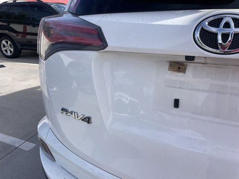 Used 2016 Toyota RAV4 LE image 4