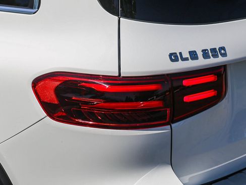 Used 2026 Mercedes-Benz GLB 250 image 8